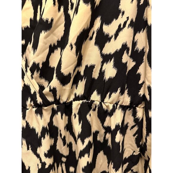 🍒 2/$20 🍒 Plus Size Black and Ivory Flowing Dress with Ruffles at Wrist - Picture 4 of 6